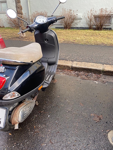 Vespa LX-50 13 of 14