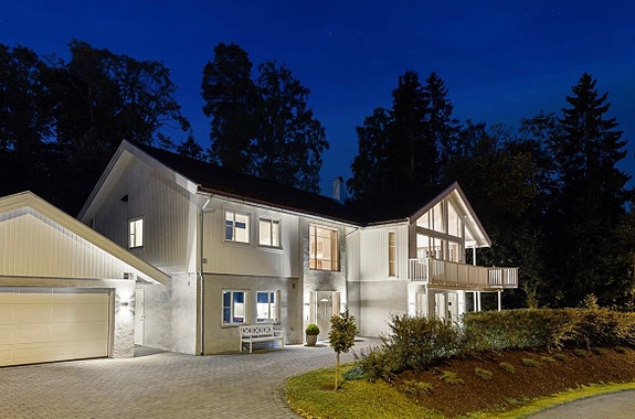 Velkommen - lekker godkjent utleieleilighet, høy standard med egen inngang.