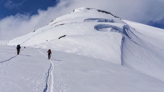 Med sine høye fjell og dype fjorder byr Helgeland på mange spektakulære naturopplevelser.