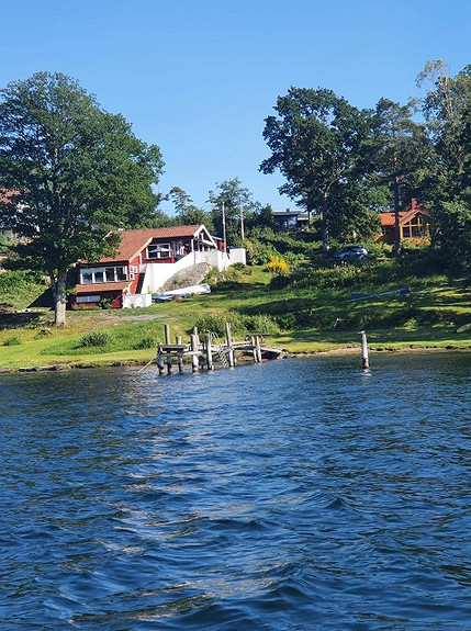 Hytte på solrik eiendom i Viksfjord til leie (Kun 1 uke igjen - uke 27)