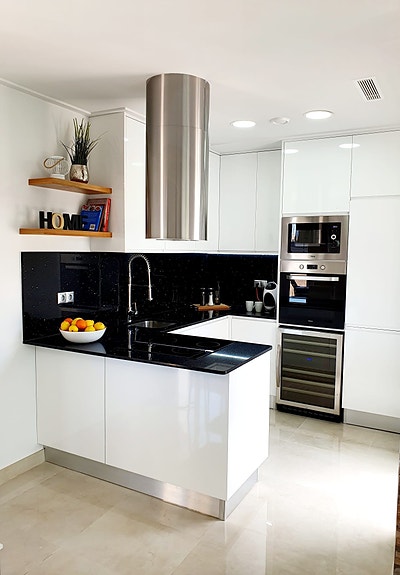 En megler med gode referanser -  SPANIA1.no