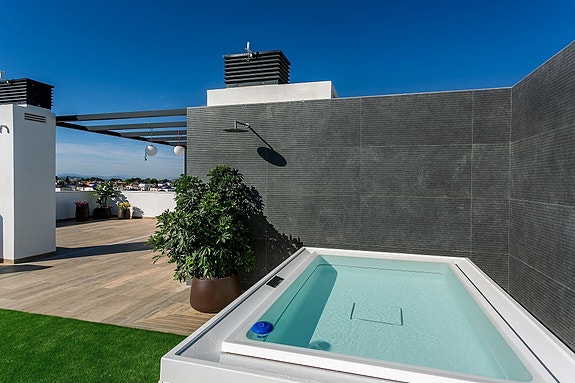 En megler med gode referanser - SPANIA1.no