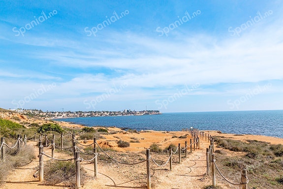 En megler med gode referanser - SPANIA1.no