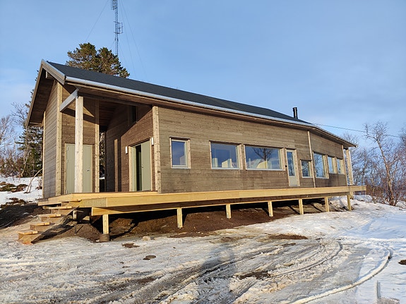 Hytte i massivtre ferdigstilt