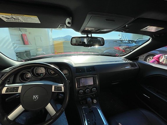 Dodge Challenger 5 of 8