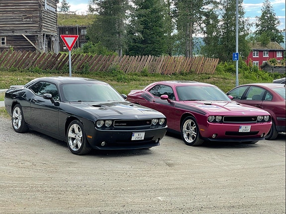 Dodge Challenger 4 of 8