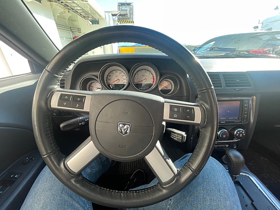 Dodge Challenger 7 of 8