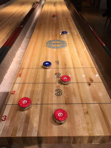 Vi har Shuffleboard i 2 etasje