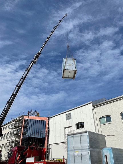 Heising av aggregat til AMFI Vågen - ventilasjonsanlegg som skal betjene den nye mathallen