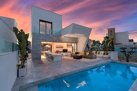 En megler med gode referanser -  SPANIA1.no