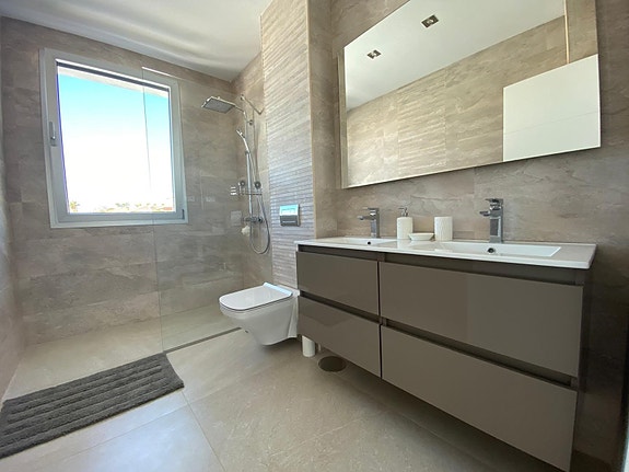 En megler med gode referanser - SPANIA1.no