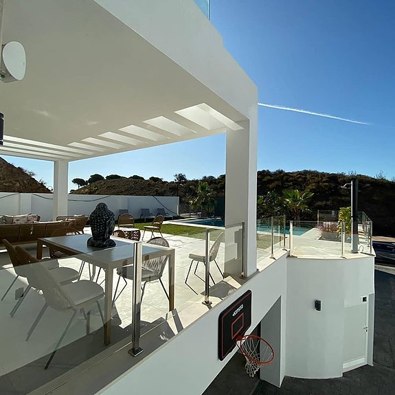 En megler med gode referanser - SPANIA1.no