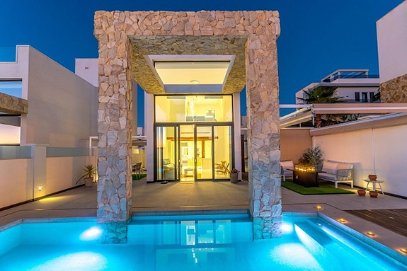 En megler med gode referanser - SPANIA1.no