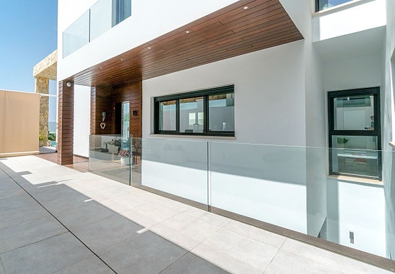 En megler med gode referanser - SPANIA1.no