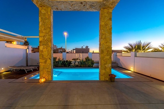 En megler med gode referanser - SPANIA1.no