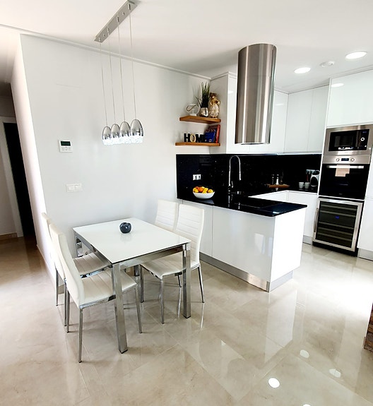 En megler med gode referanser -  SPANIA1.no