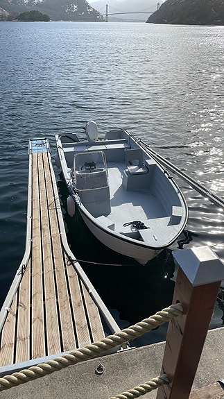 3 forskjellige Båter til leie. Flytevester er tilgjengelig.English/German 11 of 16