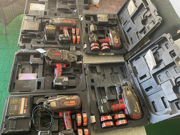 komplett med koffert per stk. 6.500,- (pakkepris 12.000,- for begge)