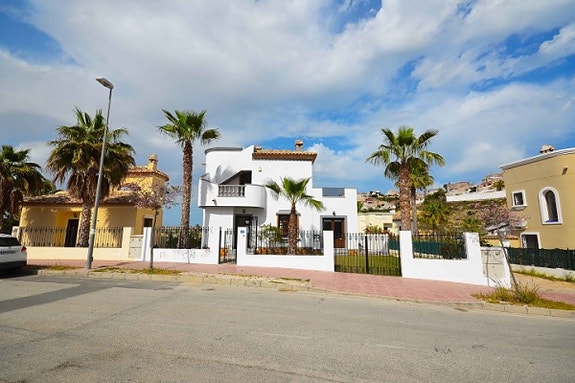 En megler med gode referanser -  SPANIA1.no