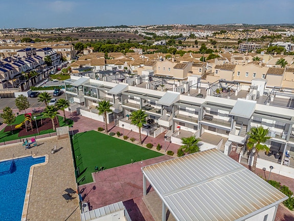 Bruk en megler med gode referanser - se SPANIA1.no