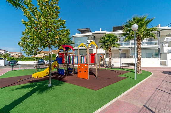 Bruk en megler med gode referanser - se SPANIA1.no