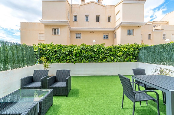 Bruk en megler med gode referanser - se SPANIA1.no