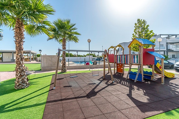 Bruk en megler med gode referanser - se SPANIA1.no