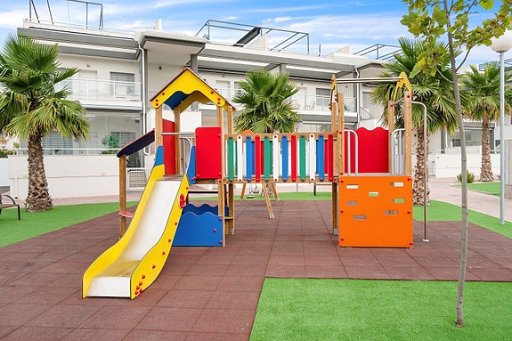 Bruk en megler med gode referanser - se SPANIA1.no