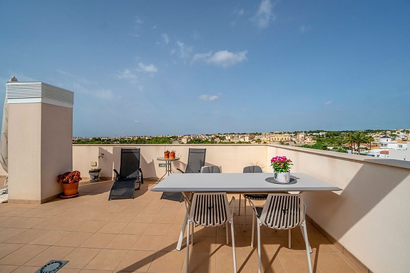 En megler med gode referanser - SPANIA1.no