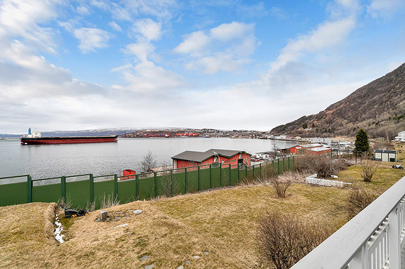 Utsikt mot Ofotfjorden og Narvik havn