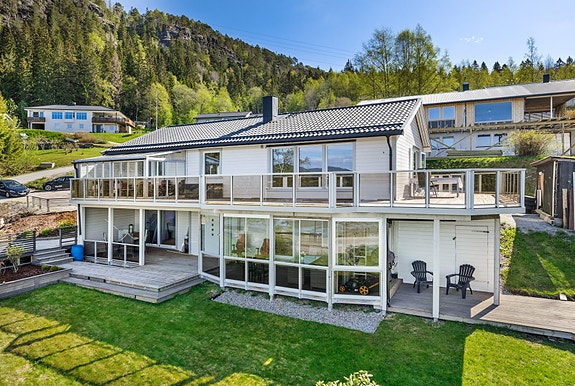 Eiendomsmegler Anders Jensen ønsker velkommen til en hyggelig visning av Alhussann 2!