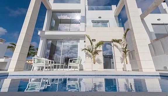 Bruk en megler med gode referanser - se SPANIA1.no