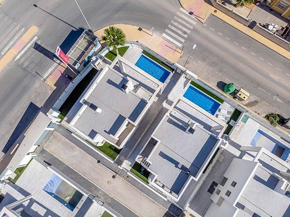 Bruk en megler med gode referanser - se SPANIA1.no