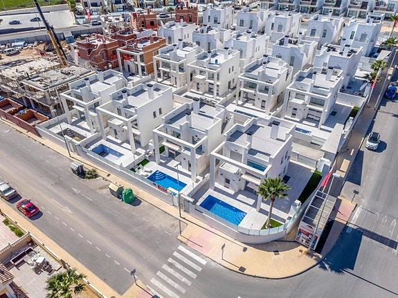 Bruk en megler med gode referanser - se SPANIA1.no