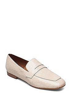 Adros croco patent 232 nude. Har str :36, 38, 39, 40. Ordinær pris :2200,- Selges for 660,- pr stk.