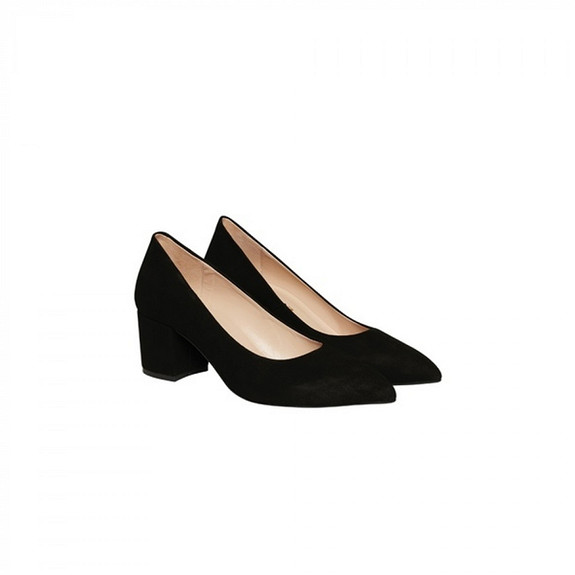 Caro pumps svart. Har str 36. Ordinær pris 1599,-. Selges for 800,-