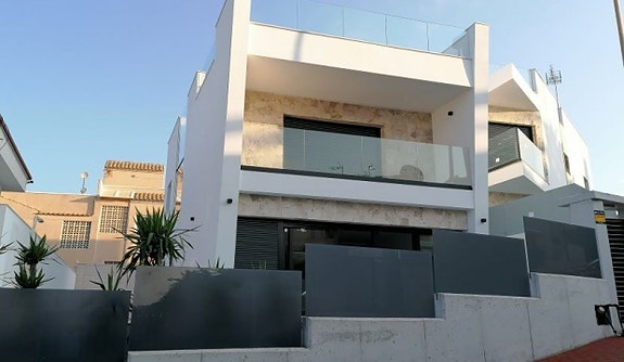 En megler med gode referanser - SPANIA1.no