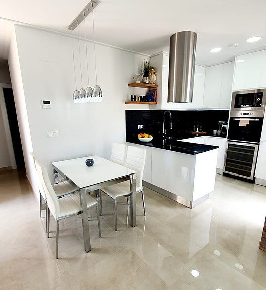 En megler med gode referanser -  SPANIA1.no