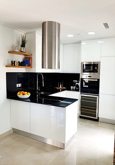 En megler med gode referanser -  SPANIA1.no