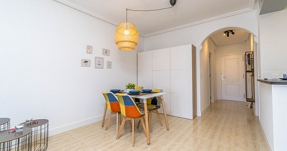 Bruk en megler med gode referanser - se SPANIA1.no