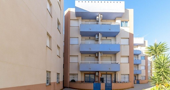 Bruk en megler med gode referanser - se SPANIA1.no