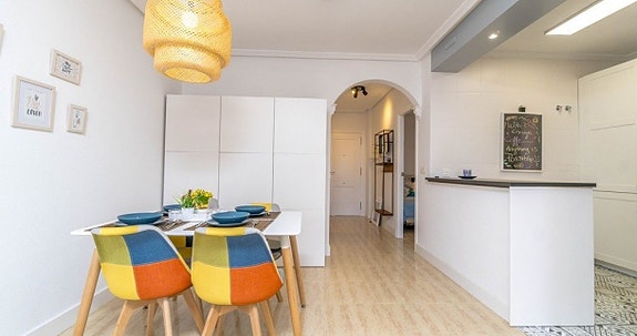 Bruk en megler med gode referanser - se SPANIA1.no