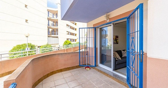 Bruk en megler med gode referanser - se SPANIA1.no