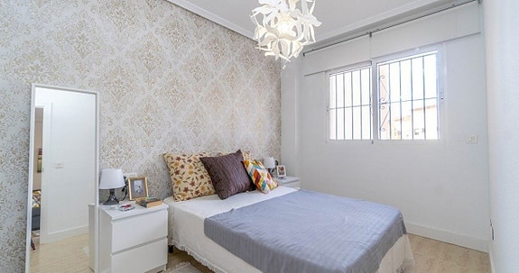 Bruk en megler med gode referanser - se SPANIA1.no