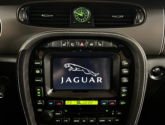 Jaguar XJ 15 of 18