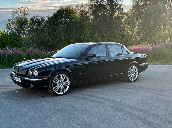 Jaguar XJ 7 of 18