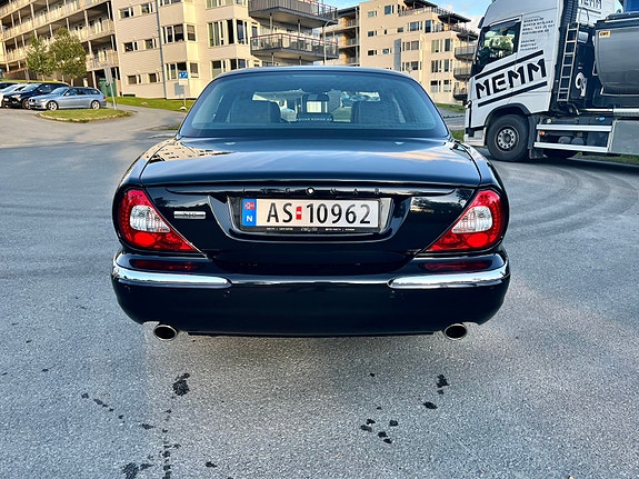 Jaguar XJ 8 of 18