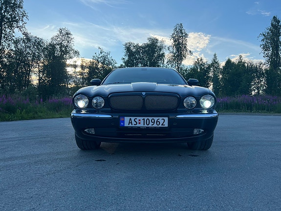Jaguar XJ 3 of 18
