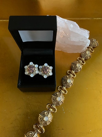 Vintage Monet ørepynt og armbånd - delikat rosa/gull NY/UBRUKT