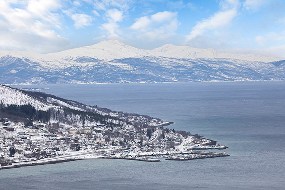 Utsikten fra stuen mot Ankenes og ut Ofotfjorden